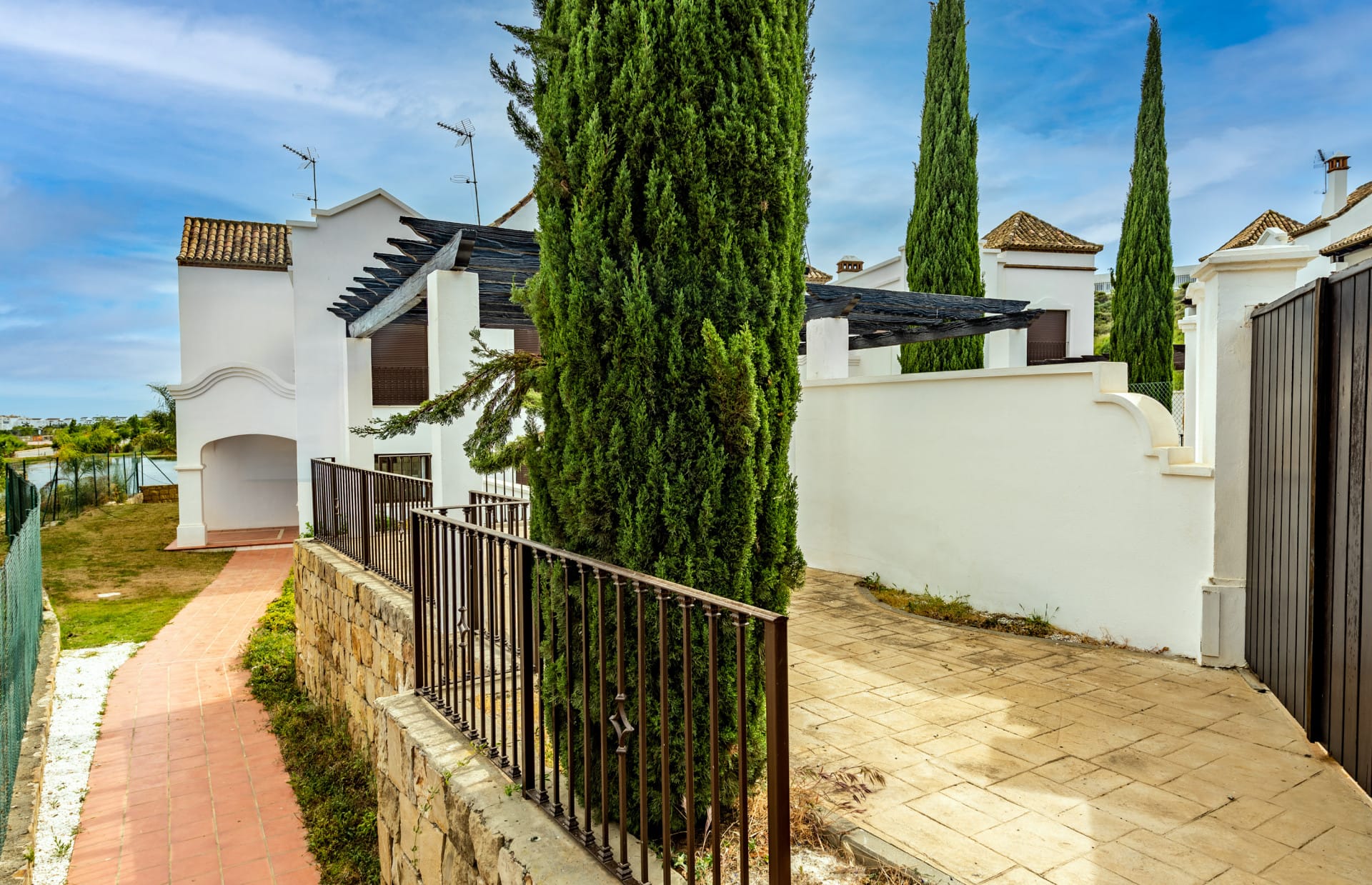 AZATA GOLF VILLAS – Estepona Golf (KEY-READY)