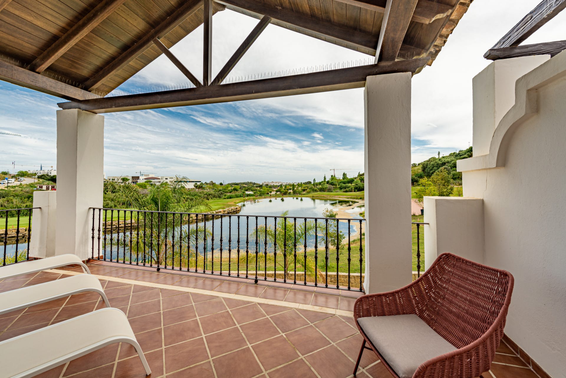 AZATA GOLF VILLAS – Estepona Golf (KEY-READY)