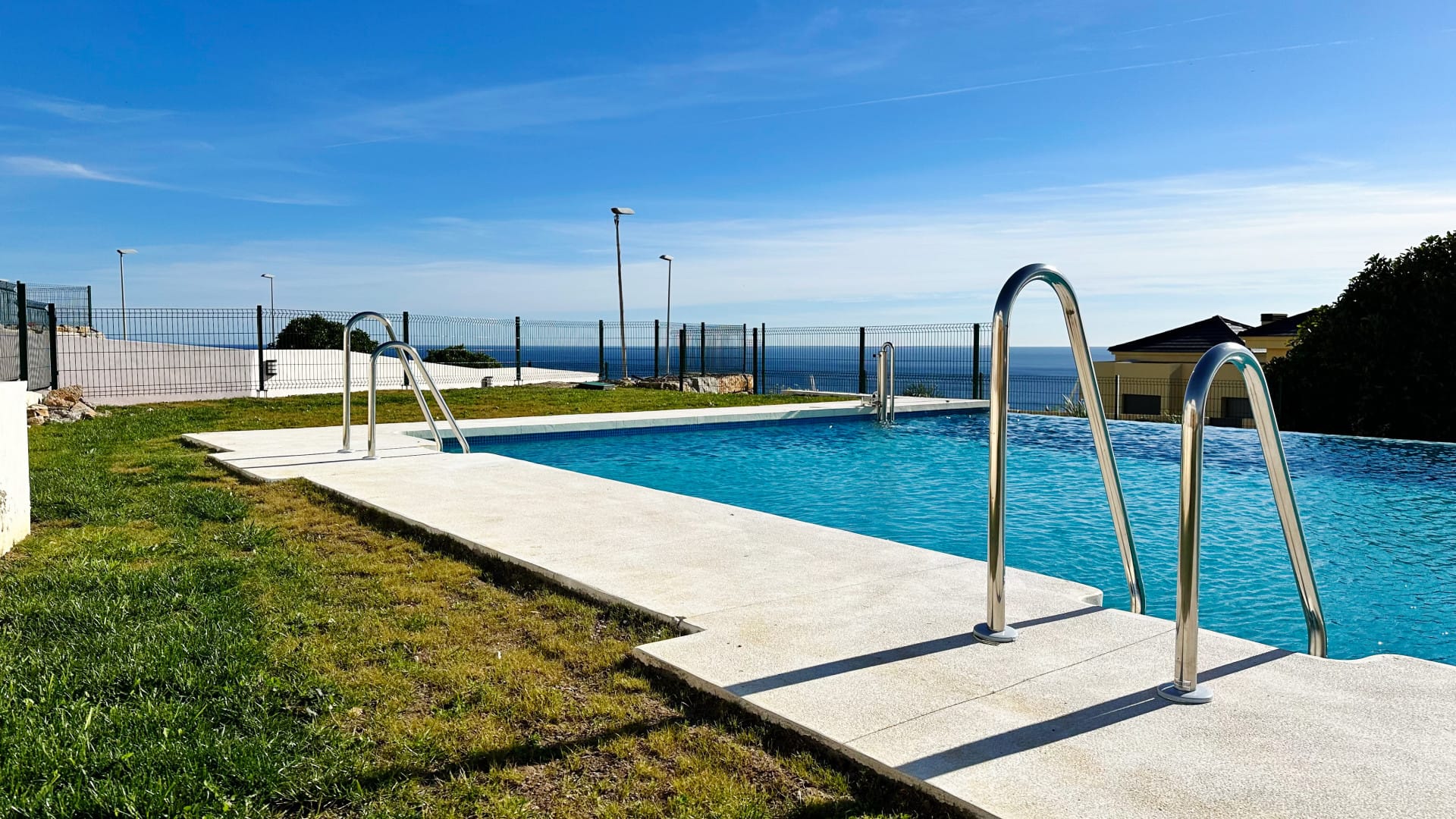 AZATA DELMAR – Casares Costa, Casares (KEY-READY)